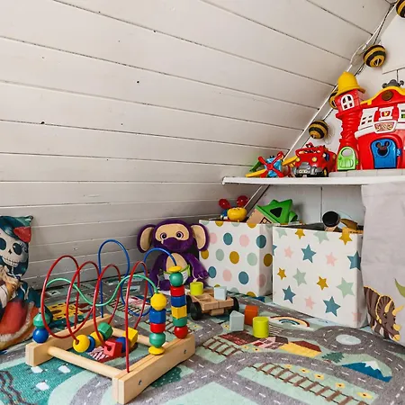 Дом отдыха Dinbnb I Family Dream In I Playroom I Private Garden *