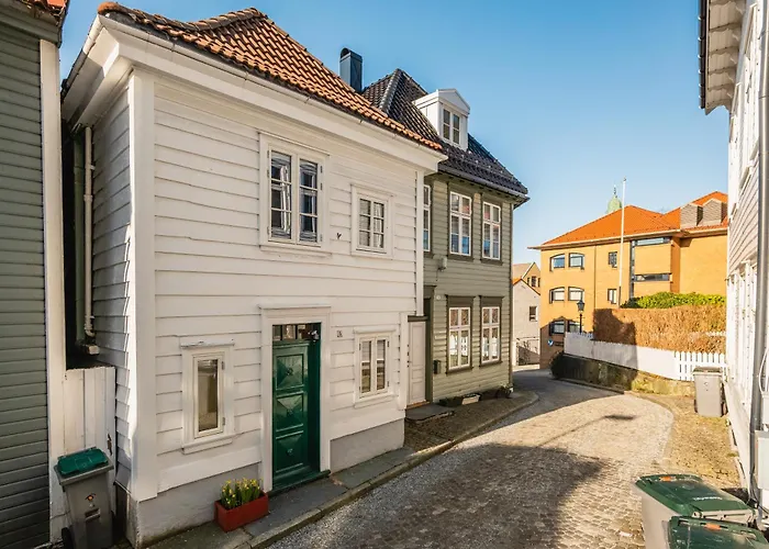 Dinbnb I Family Dream In I Playroom I Private Garden